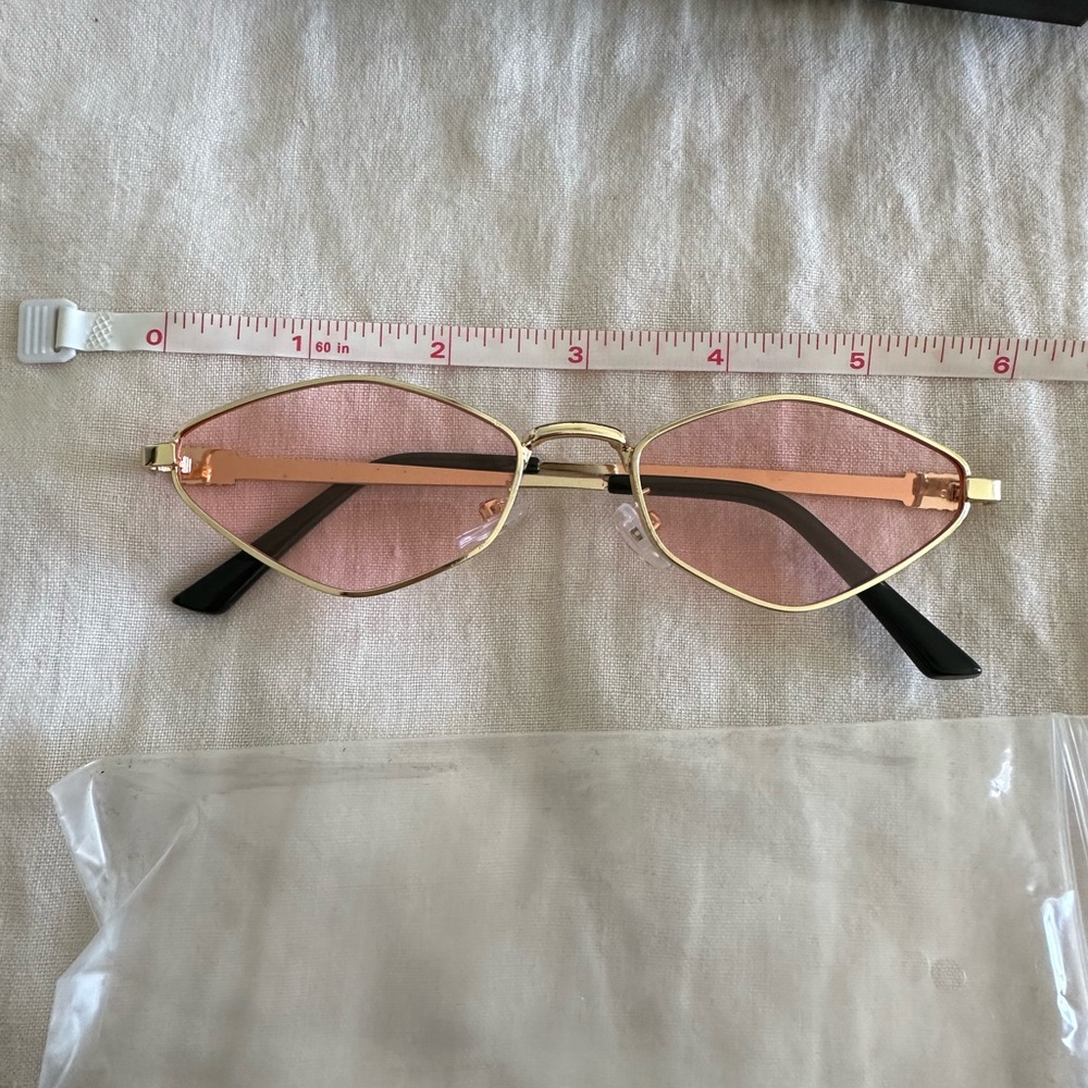 Designer inspired pink lens sunglasses